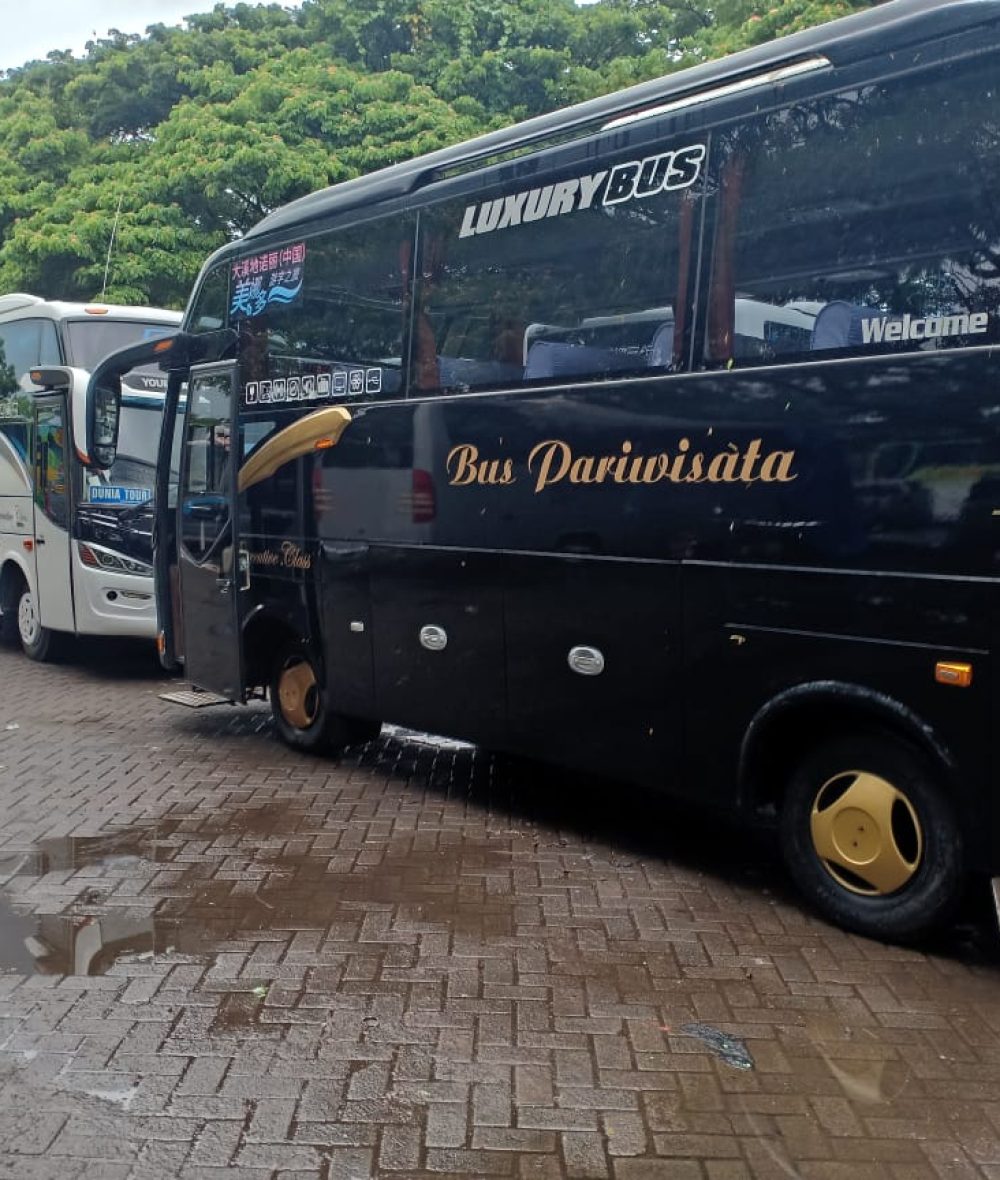 bus makassar wisata